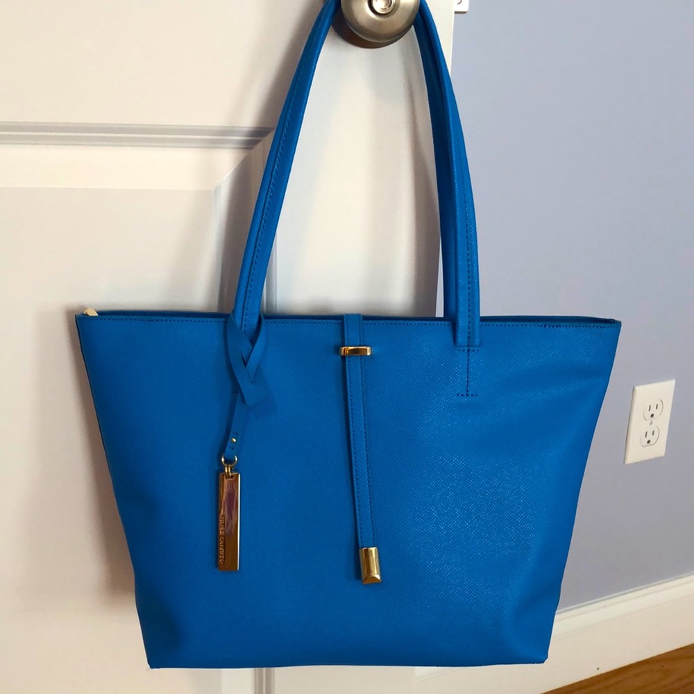 Beautiful leather shoulder bag in blue